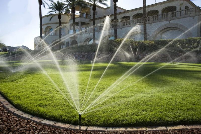 Hệ thống tưới nước sân vườn – giải pháp thông minh cho sân vườn của bạn